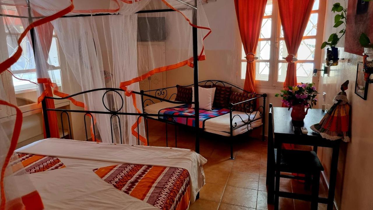 Chez Coumbis Bed & Breakfast Gorée Dış mekan fotoğraf