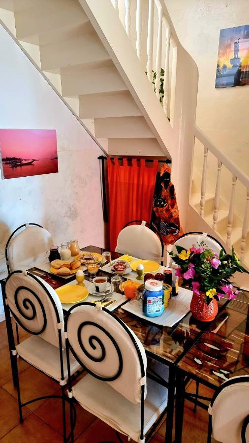 Chez Coumbis Bed & Breakfast Gorée Dış mekan fotoğraf