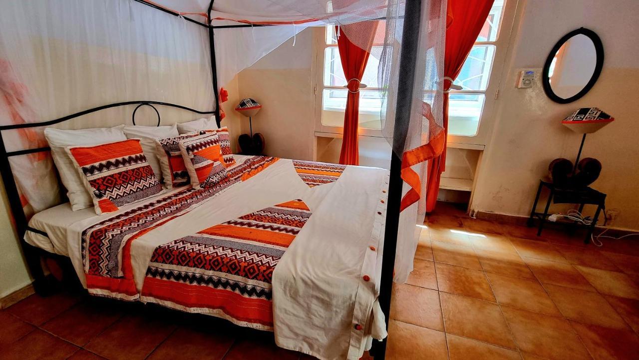 Chez Coumbis Bed & Breakfast Gorée Dış mekan fotoğraf