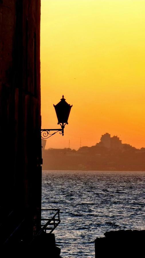 Chez Coumbis Bed & Breakfast Gorée Dış mekan fotoğraf